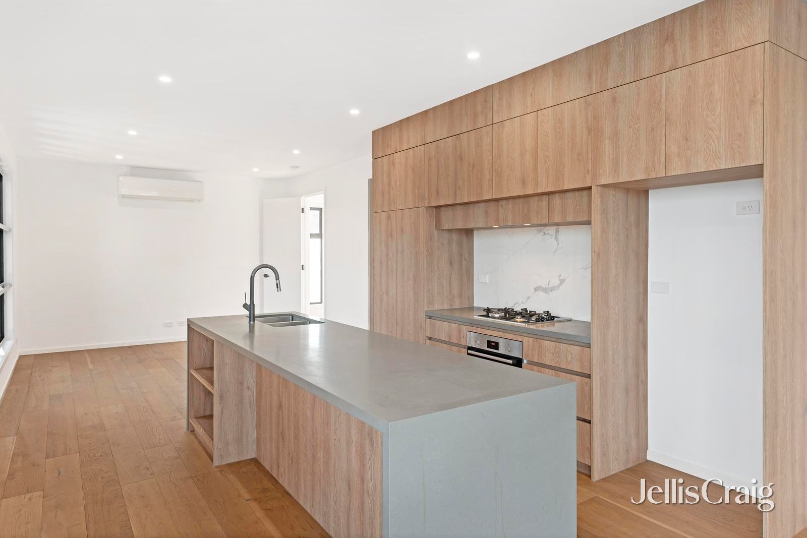 1/1067 Doncaster Road, Doncaster East image 4