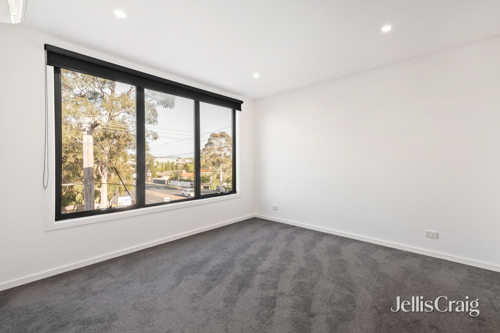 1/1067 Doncaster Road, Doncaster East image 6