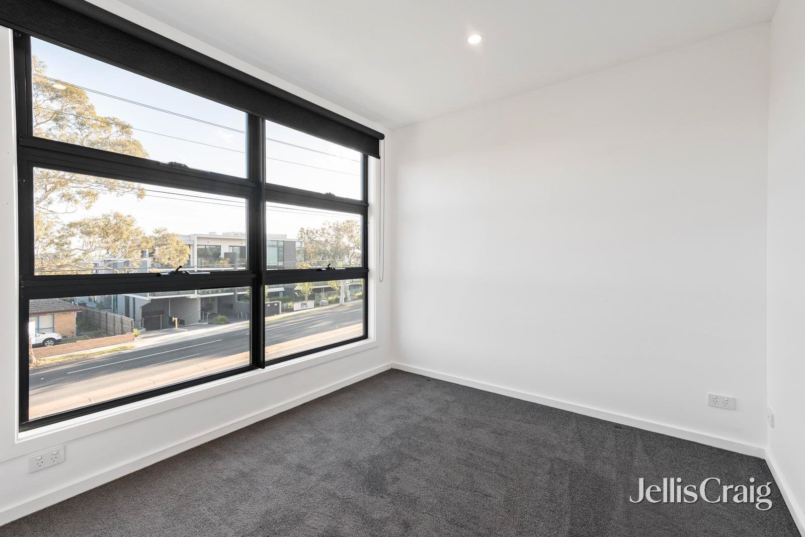 1/1067 Doncaster Road, Doncaster East image 8