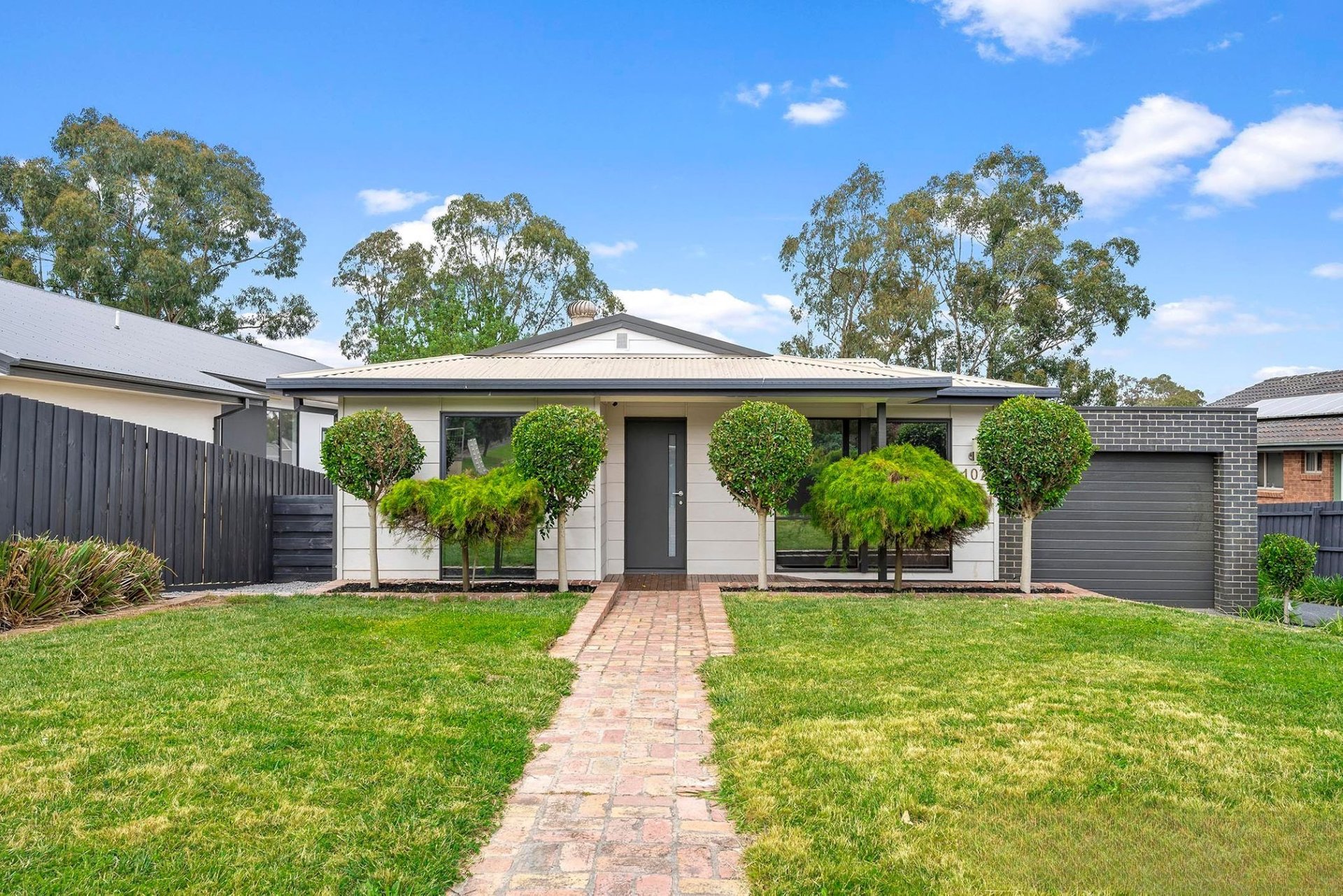 1/107 Landscape Drive, Mooroolbark image 1