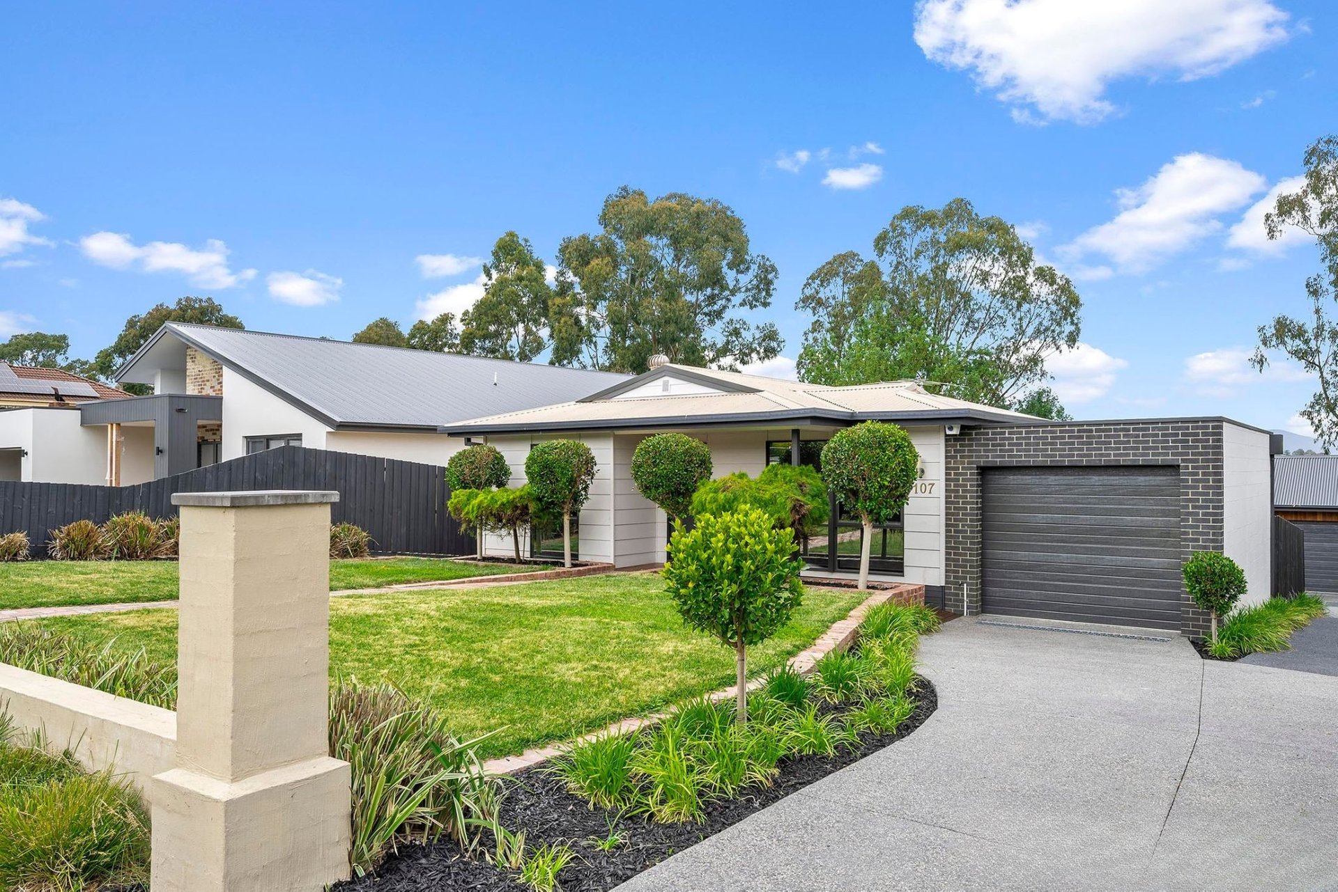 1/107 Landscape Drive, Mooroolbark image 2