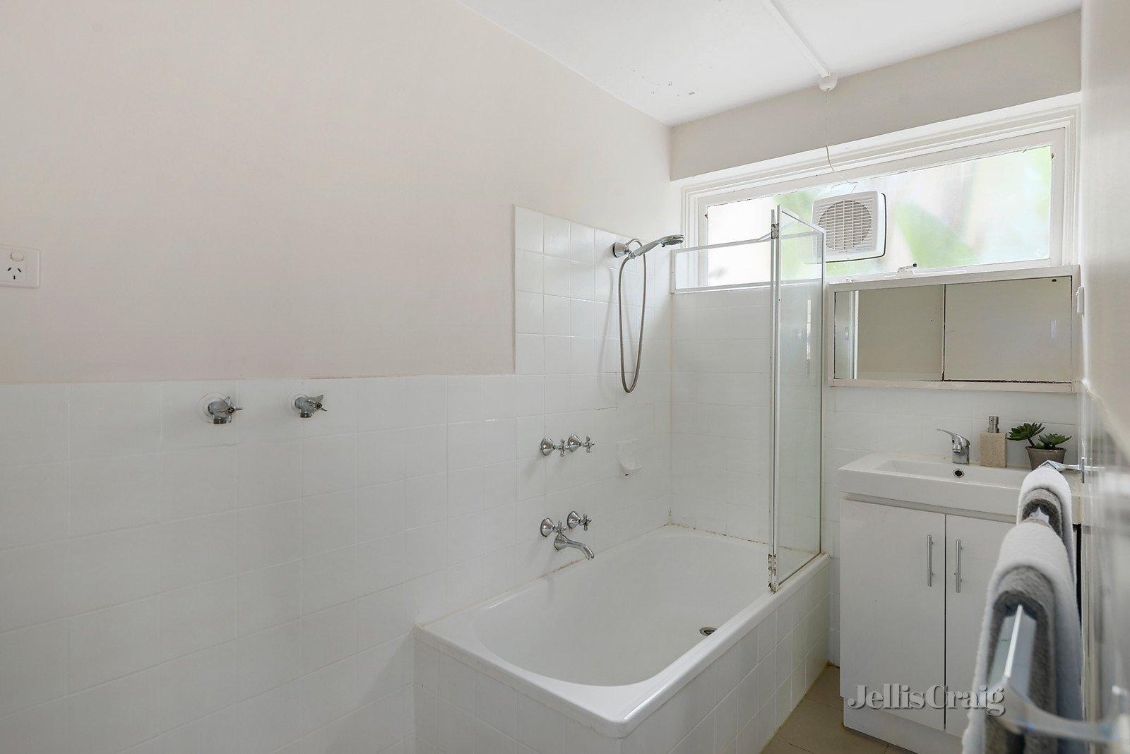 1/107 Victoria Road, Hawthorn East image 7