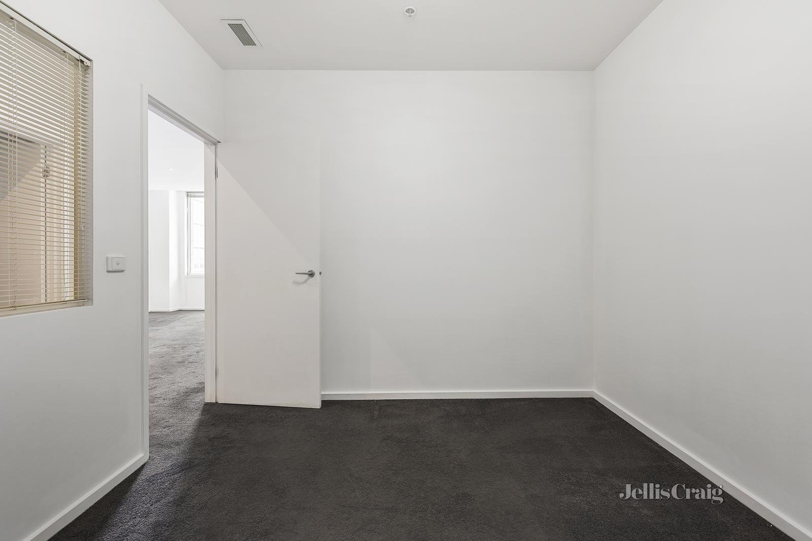 1107/270 King Street, Melbourne image 4