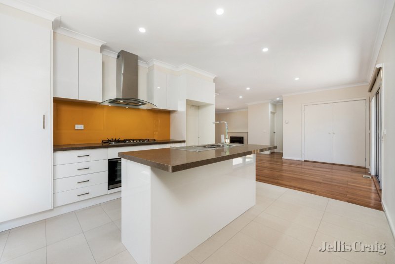 1/108 Chandler Road, Noble Park image 2