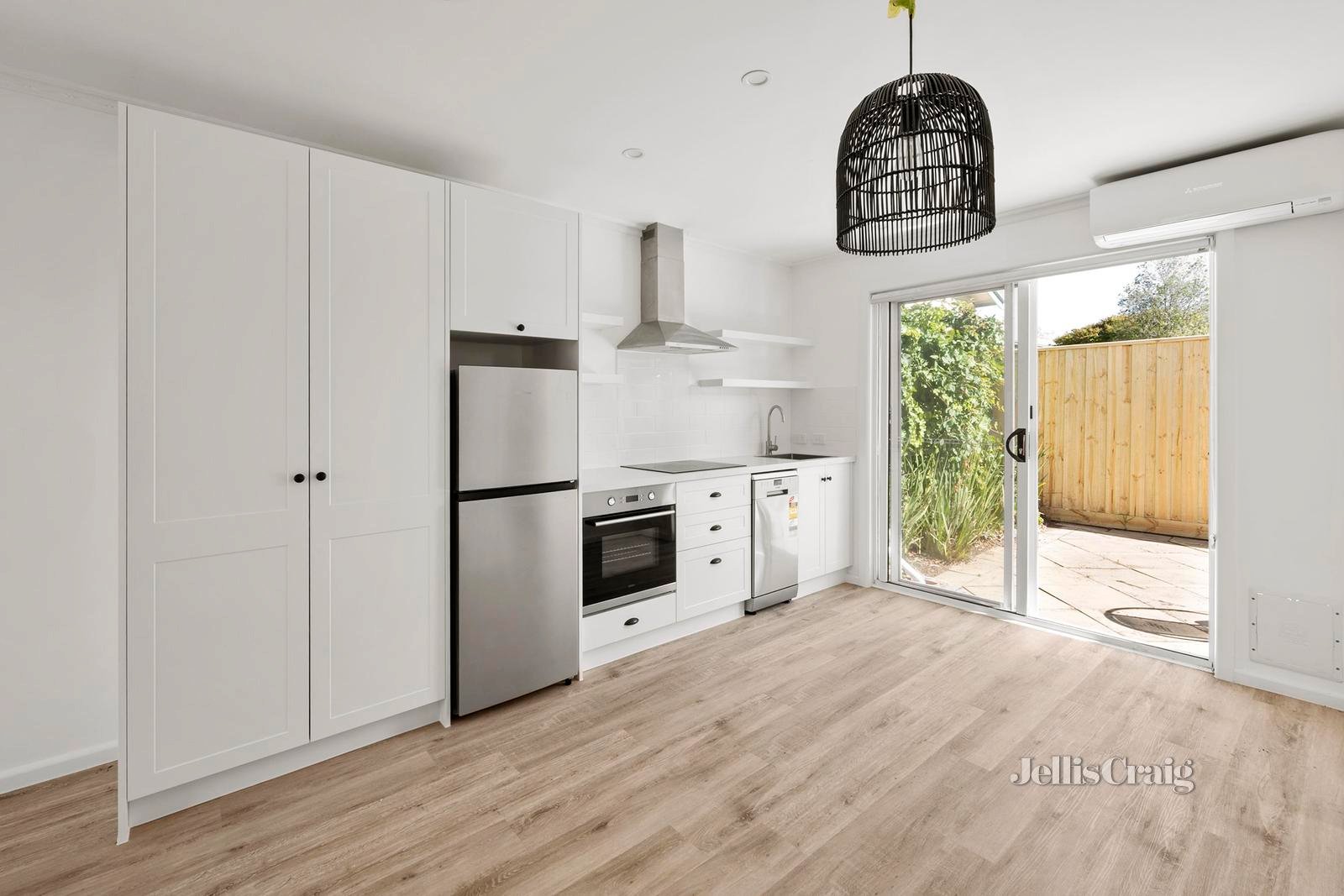 1/108 Gertrude Street, Geelong West image 2