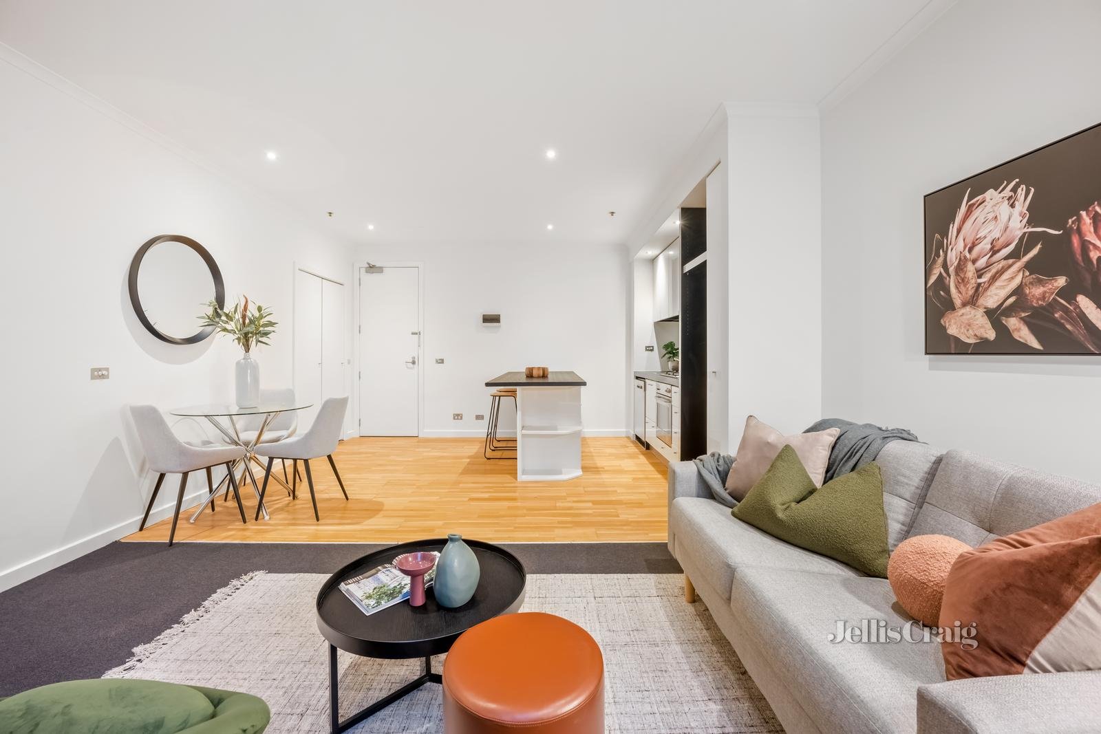 1108/422 Collins Street, Melbourne image 6