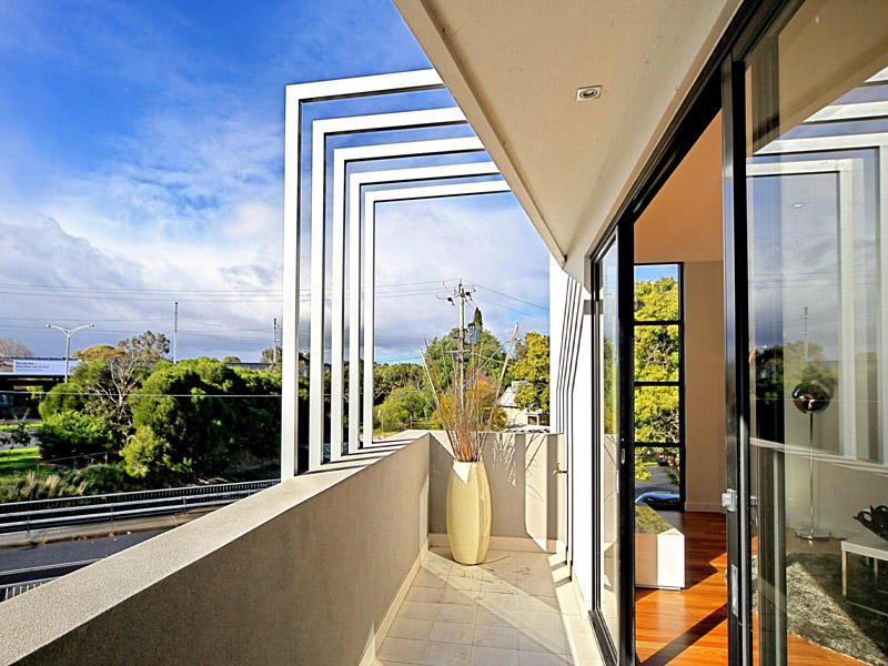 1/109 Asling Street, Brighton image 2