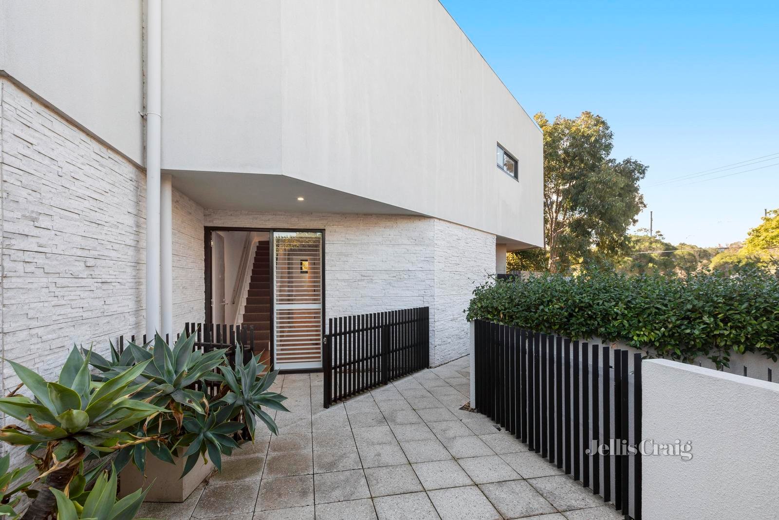 1/109 Asling Street, Brighton image 1
