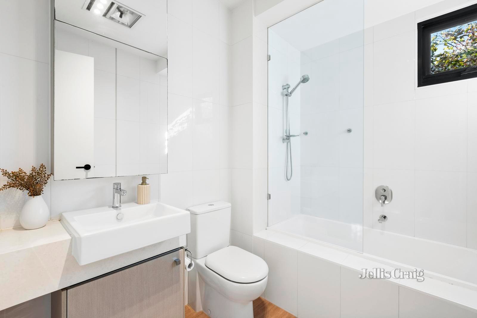 1/109 Asling Street, Brighton image 16