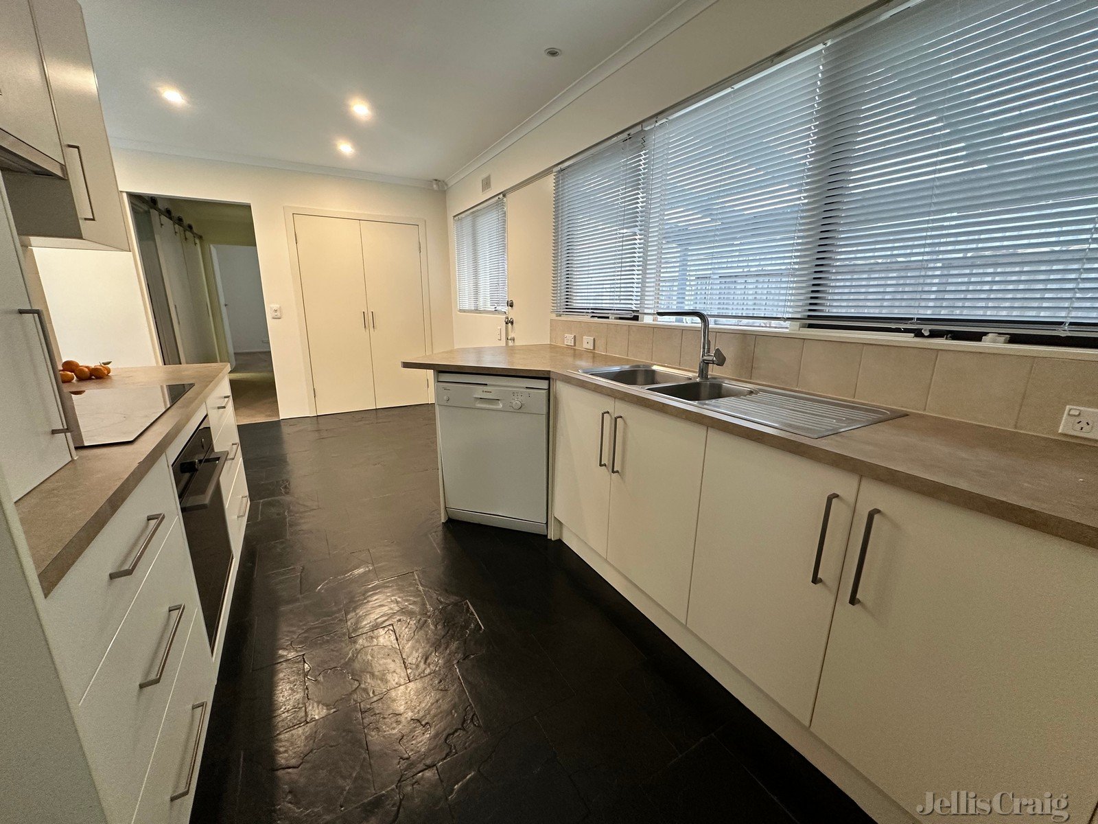 1/11-13 Robinson Road, Hawthorn image 2