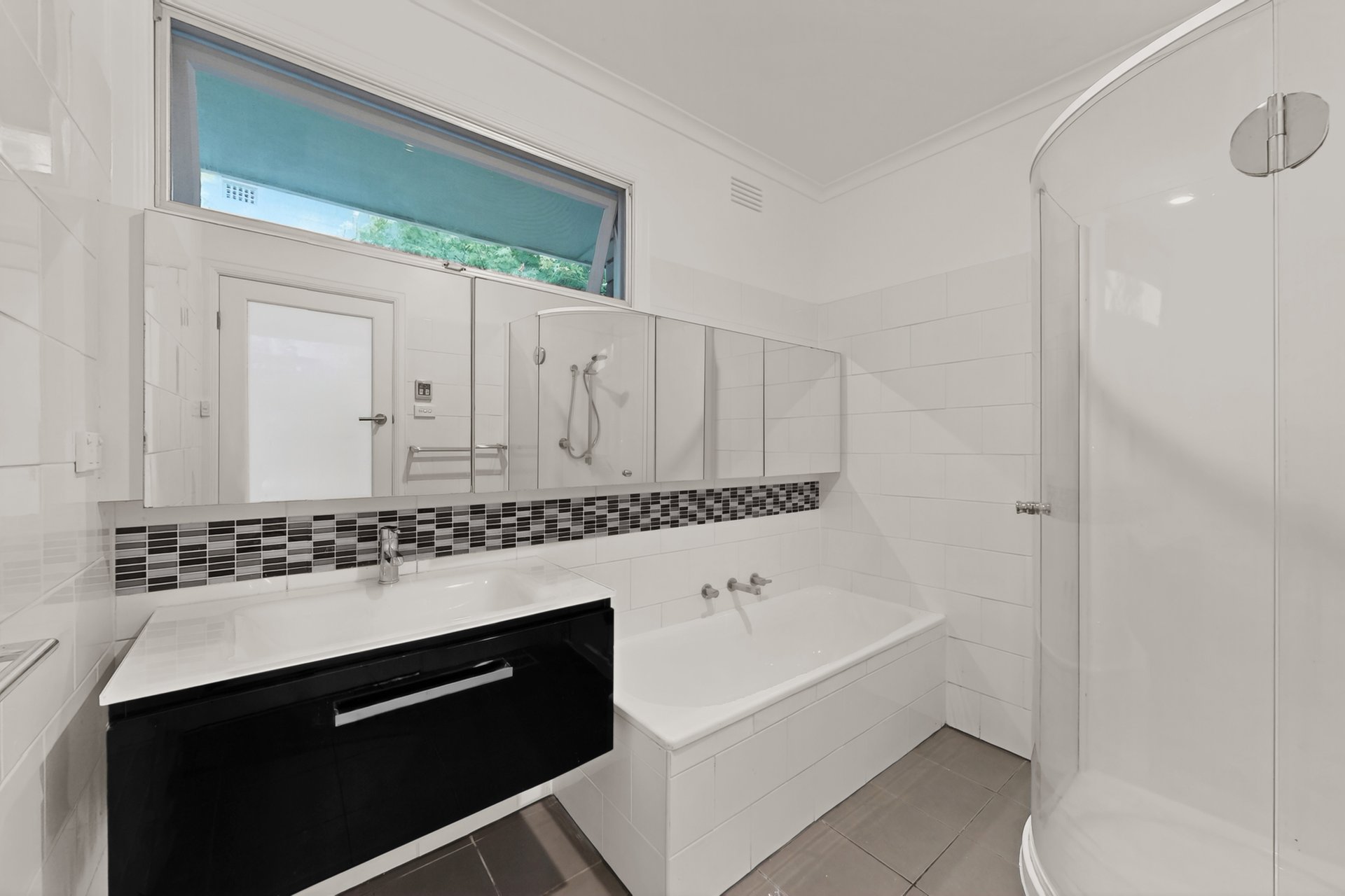 1/11 Allenby Road, Canterbury image 8