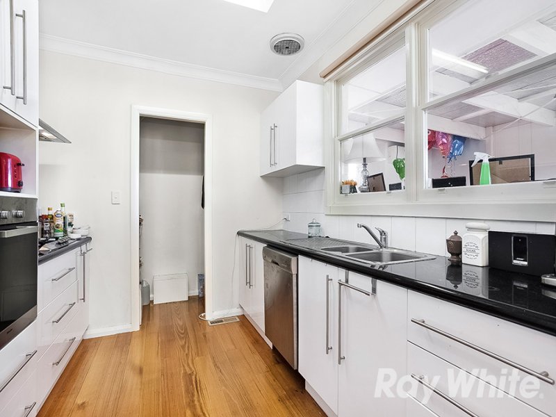 1/11 Armstrong Street, Mount Waverley image 4