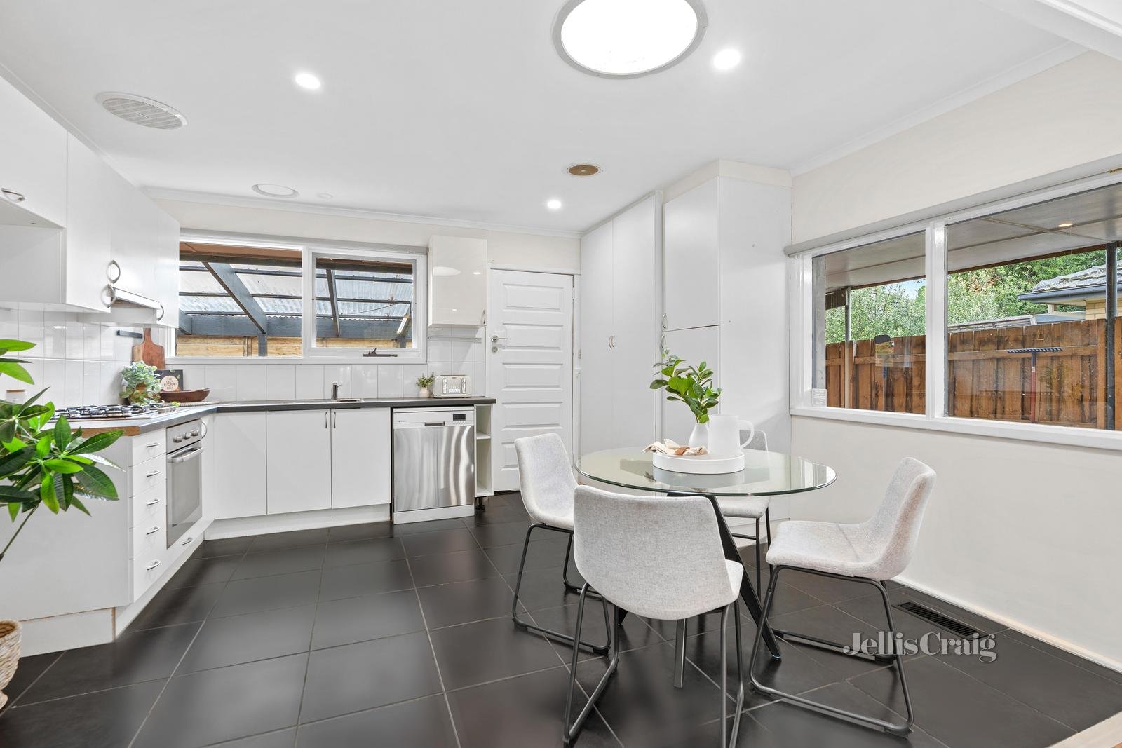 111 Cambridge Road, Mooroolbark image 1