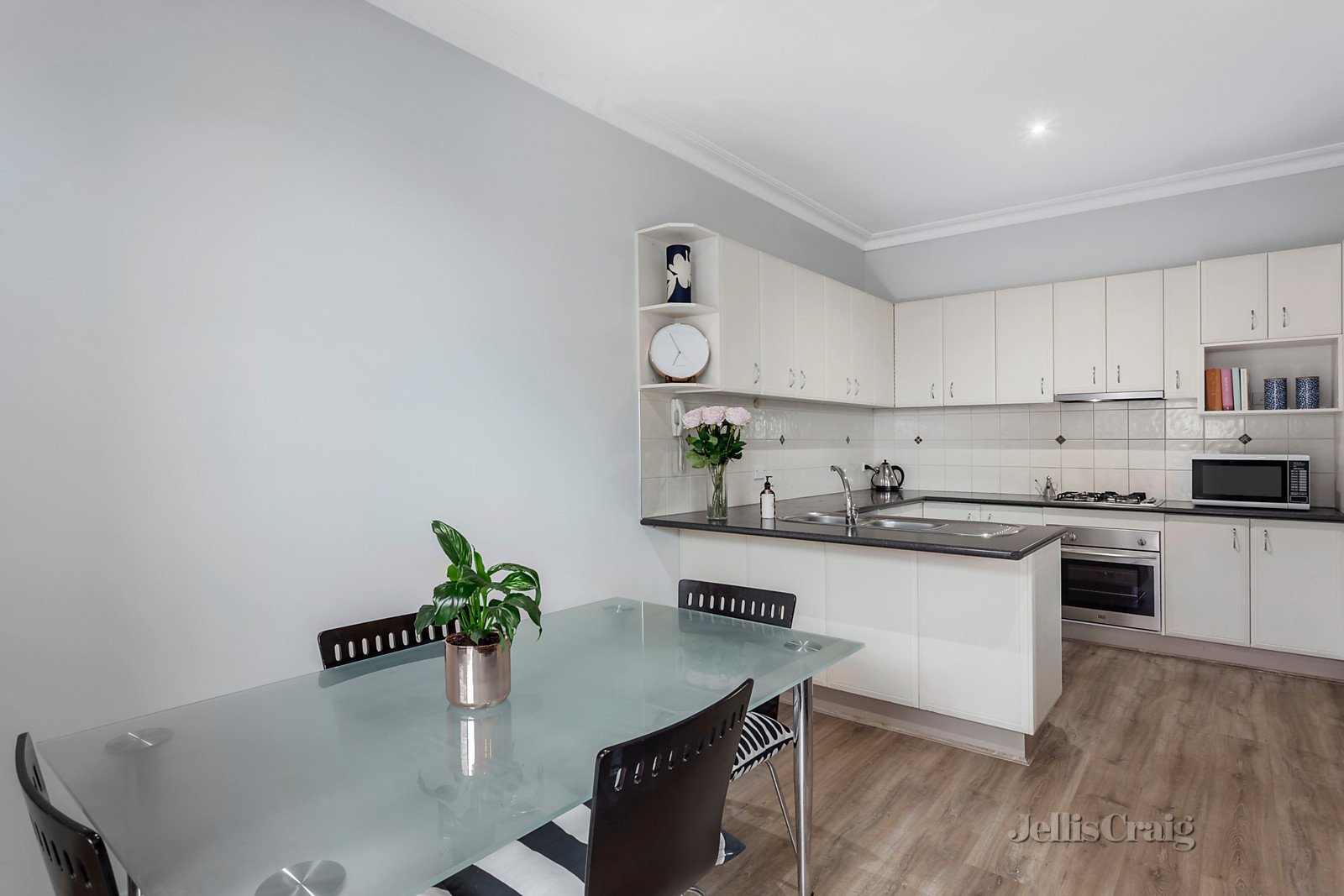 1/11 Churchill Avenue, Chadstone image 5