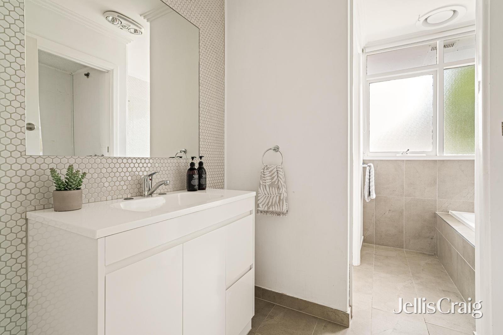 1/11 Collocott Street, Mordialloc image 8