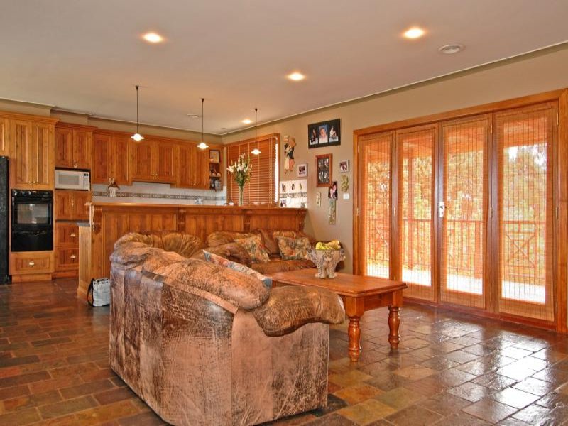 111 Coppards Road, Moolap image 3