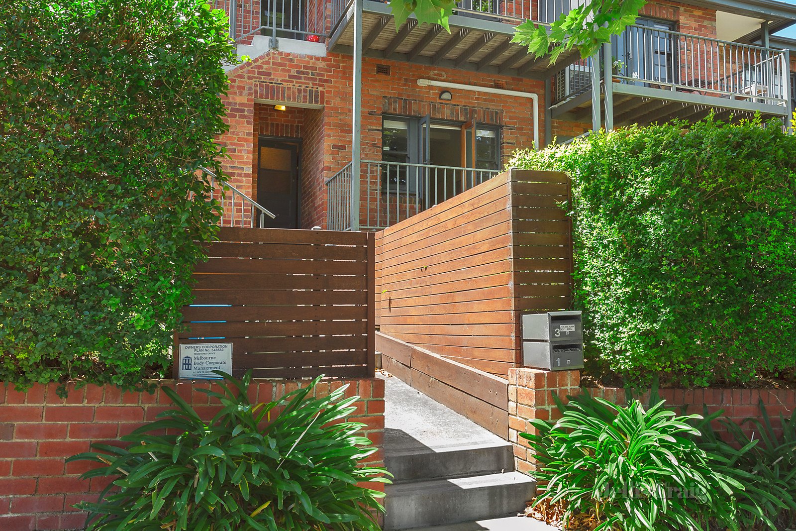 1/11 Creswick Street, Hawthorn image 2