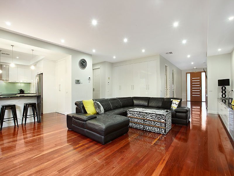 1/11 Derwent Street, Box Hill North image 2