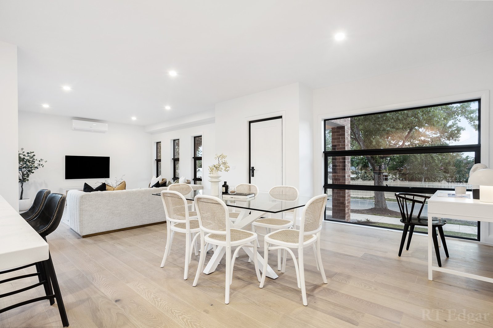 Property Gallery Thumbnail 3
