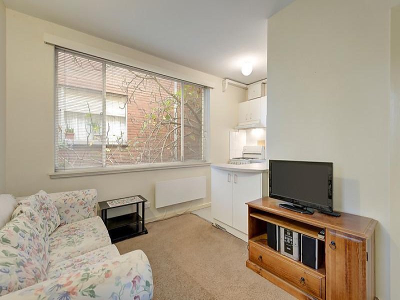 1/11 Findon Street, Hawthorn image 2