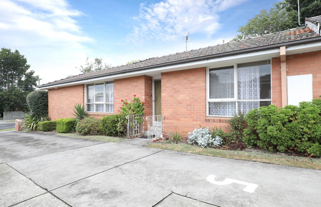 1/11 Florence Street, Mentone image 1