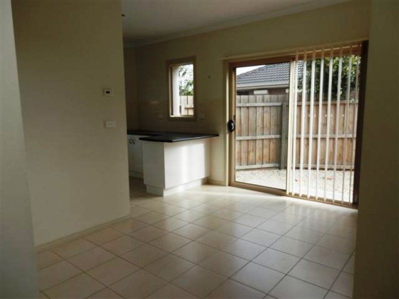 1/11 Helmer Crescent, East&nbsp;Geelong image 3