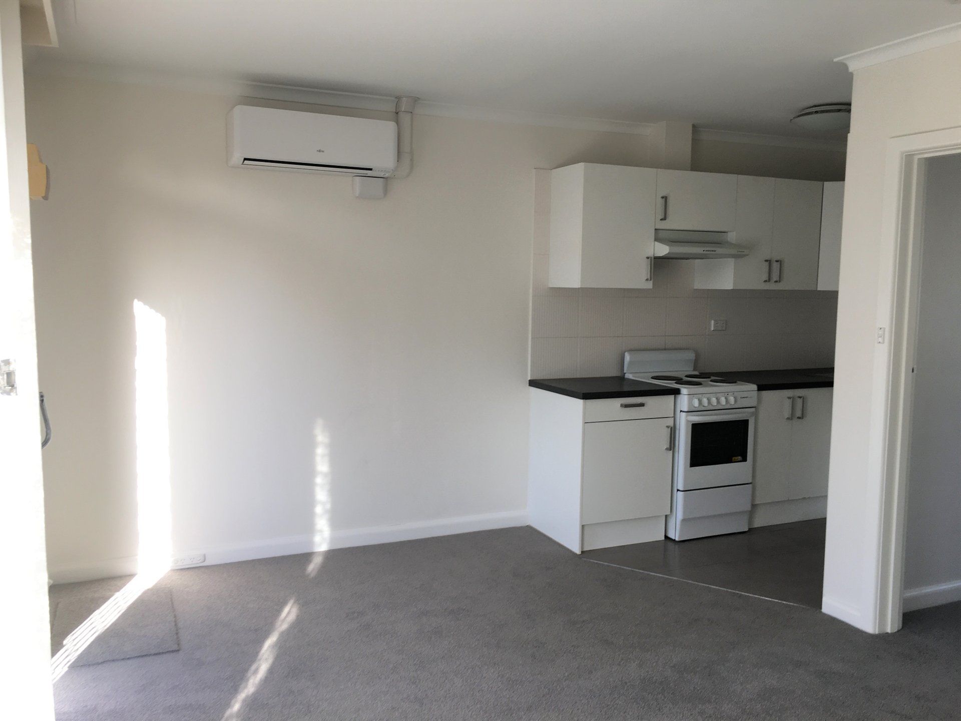 11/1 Kokaribb Road, Carnegie image 1