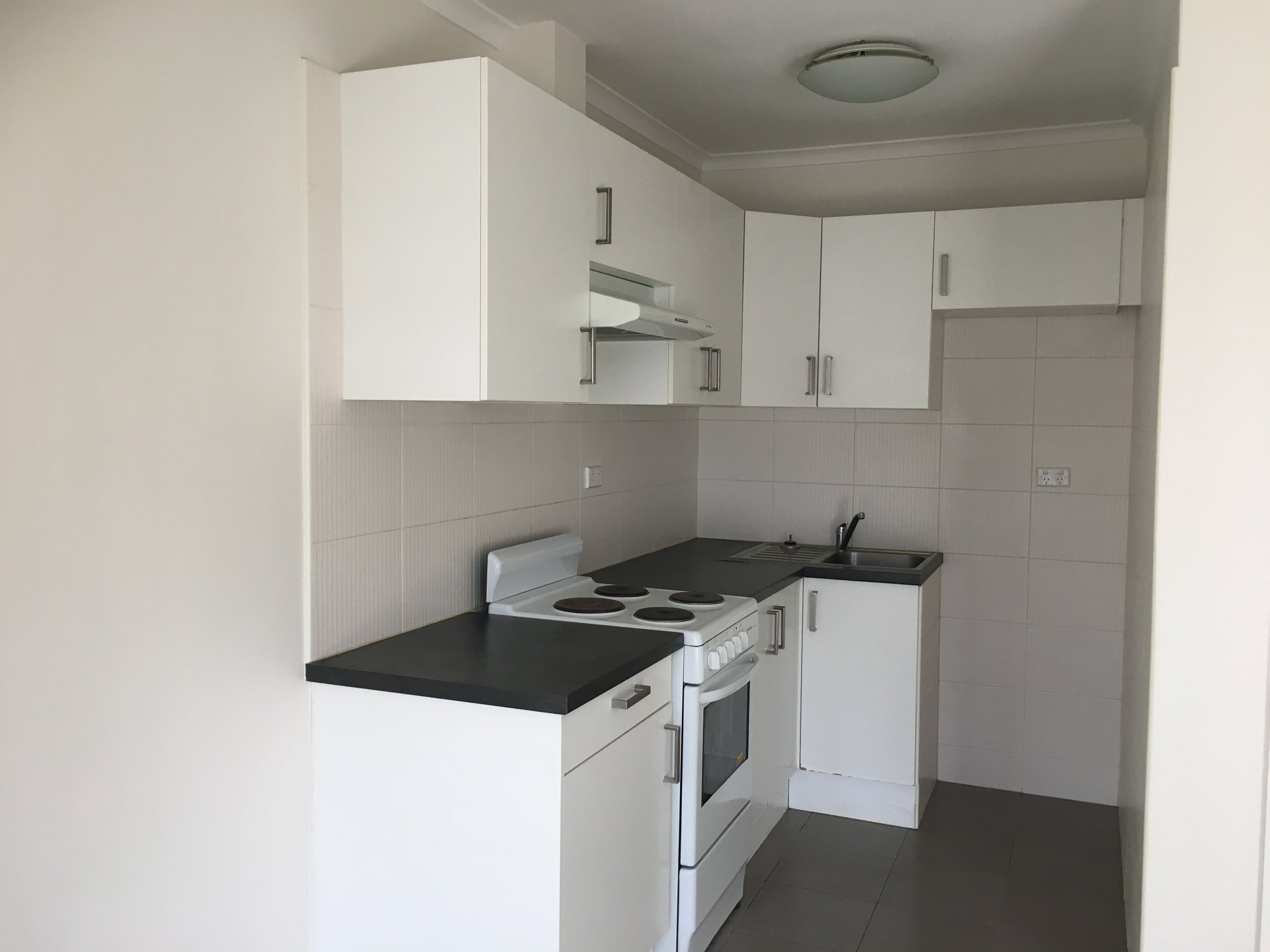 11/1 Kokaribb Road, Carnegie image 2