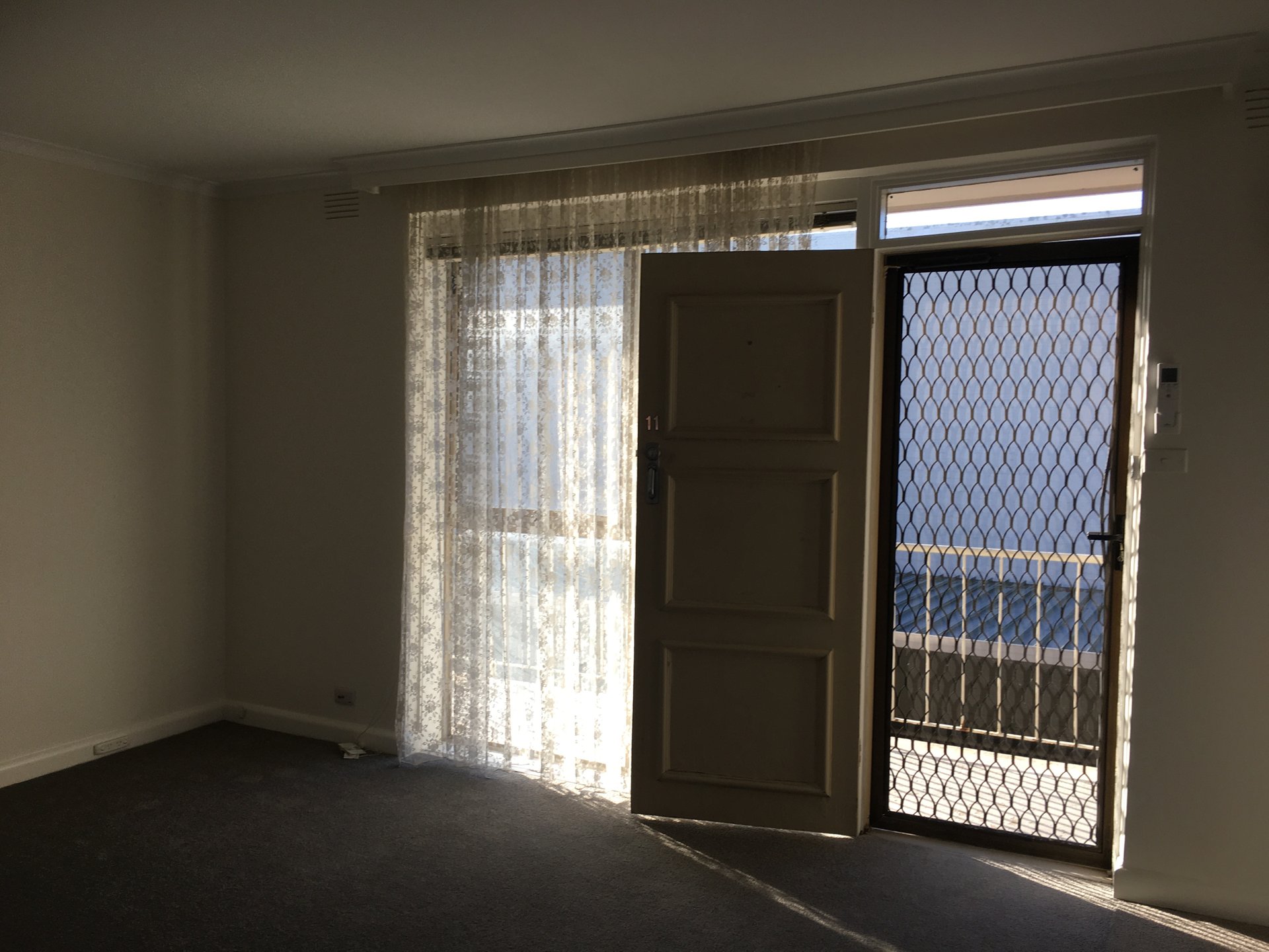 11/1 Kokaribb Road, Carnegie image 4