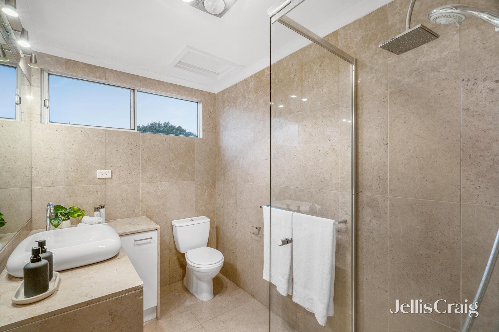 111 Lawrence Road, Mount Waverley image 7