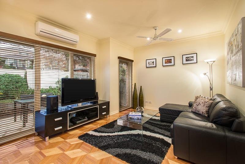 1/11 Ludbrook Avenue, Caulfield South image 2