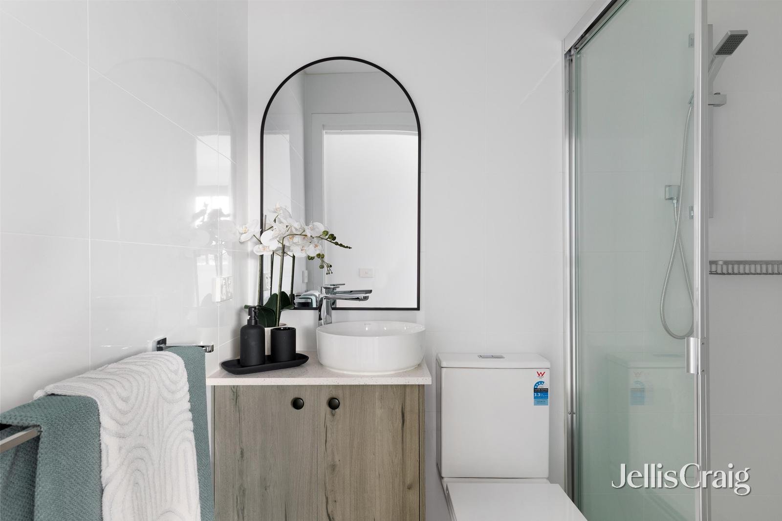1/11 Marian Court, Eltham North image 8