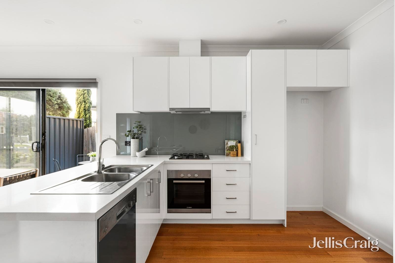 1/11 Mihil Street, Preston image 4