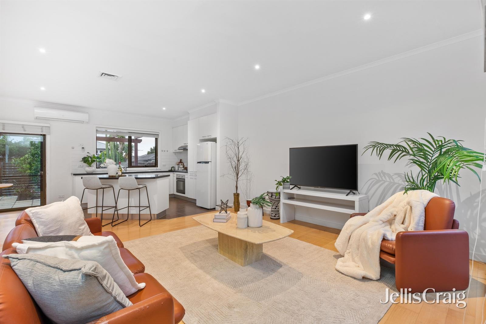 1/11 Mount Street, Glen Waverley image 2