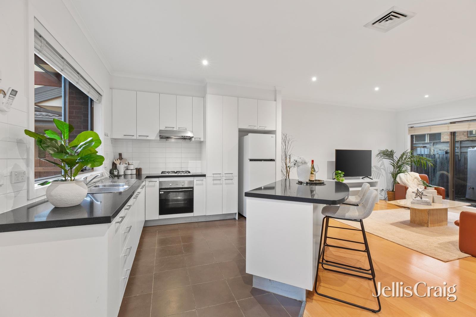 1/11 Mount Street, Glen Waverley image 3
