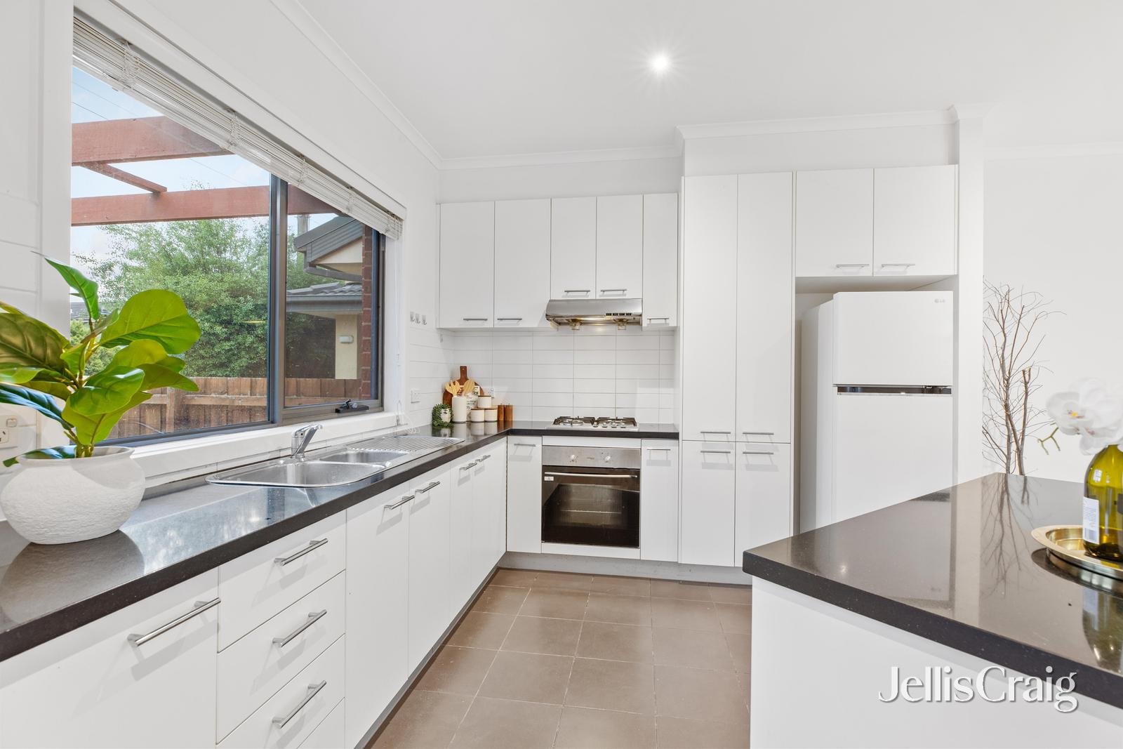 1/11 Mount Street, Glen Waverley image 4