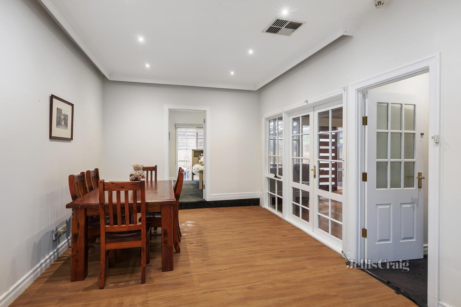 111 Parkmore Road, Bentleigh East image 6