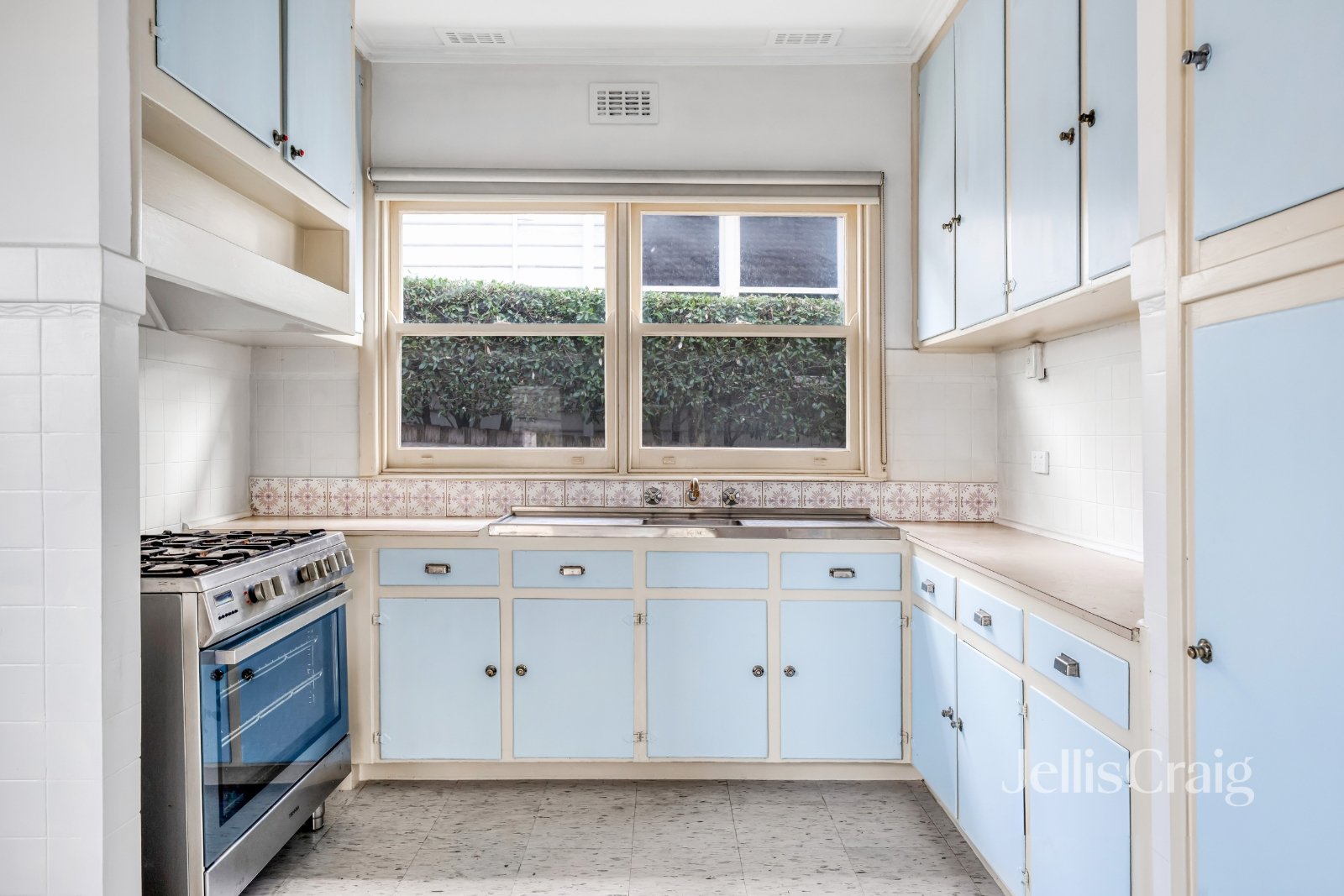 1/11 Silk Street, Rosanna image 1