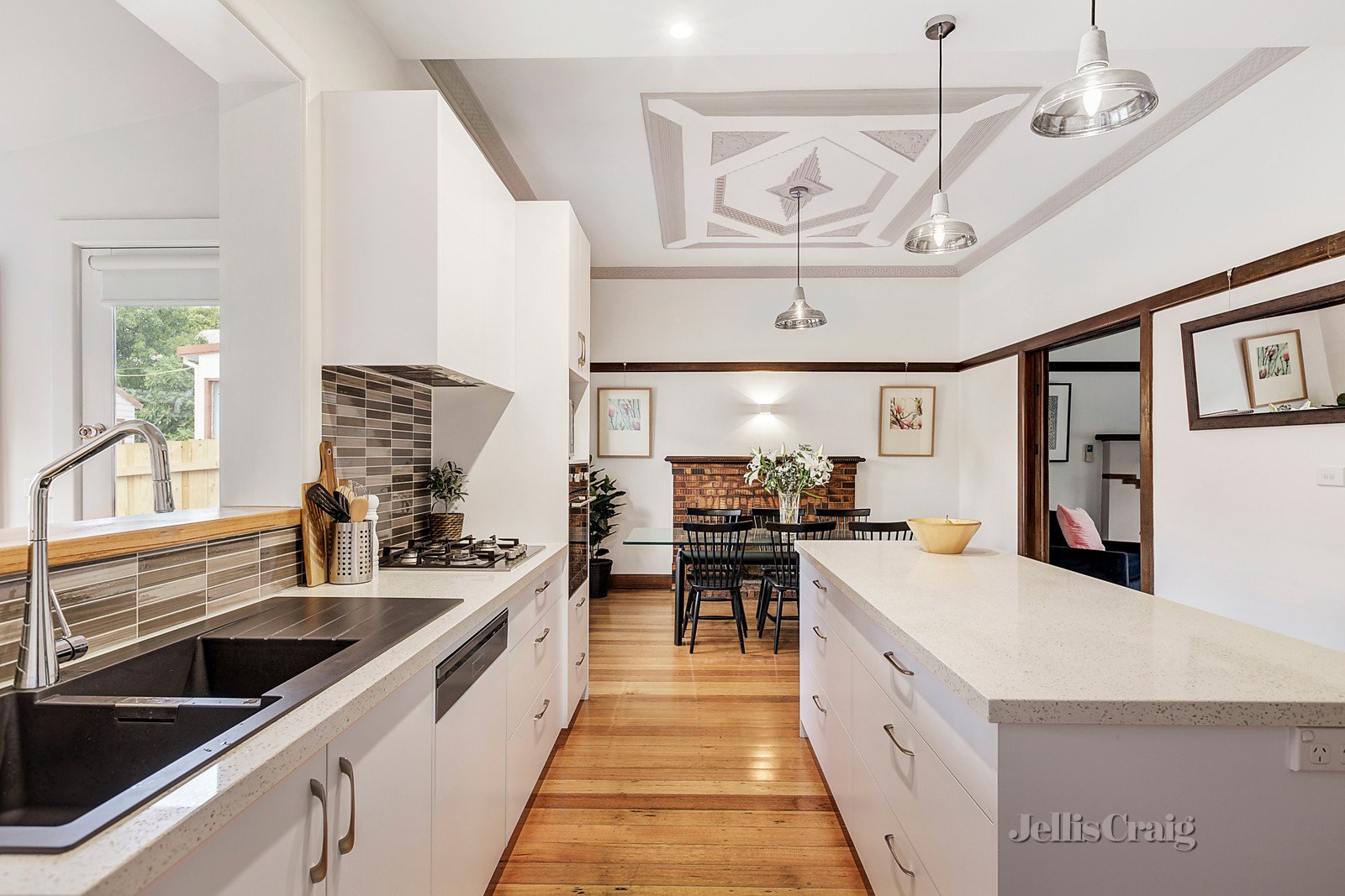 1/11 Sunbury Crescent, Surrey Hills image 7