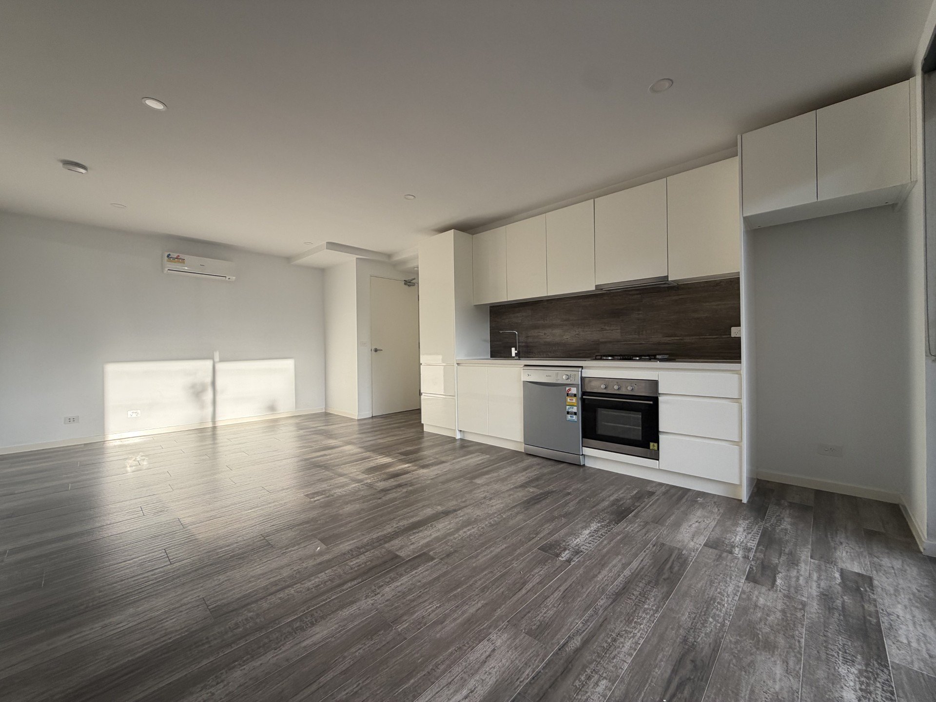 1/11 Tulip Crescent, Boronia image 2