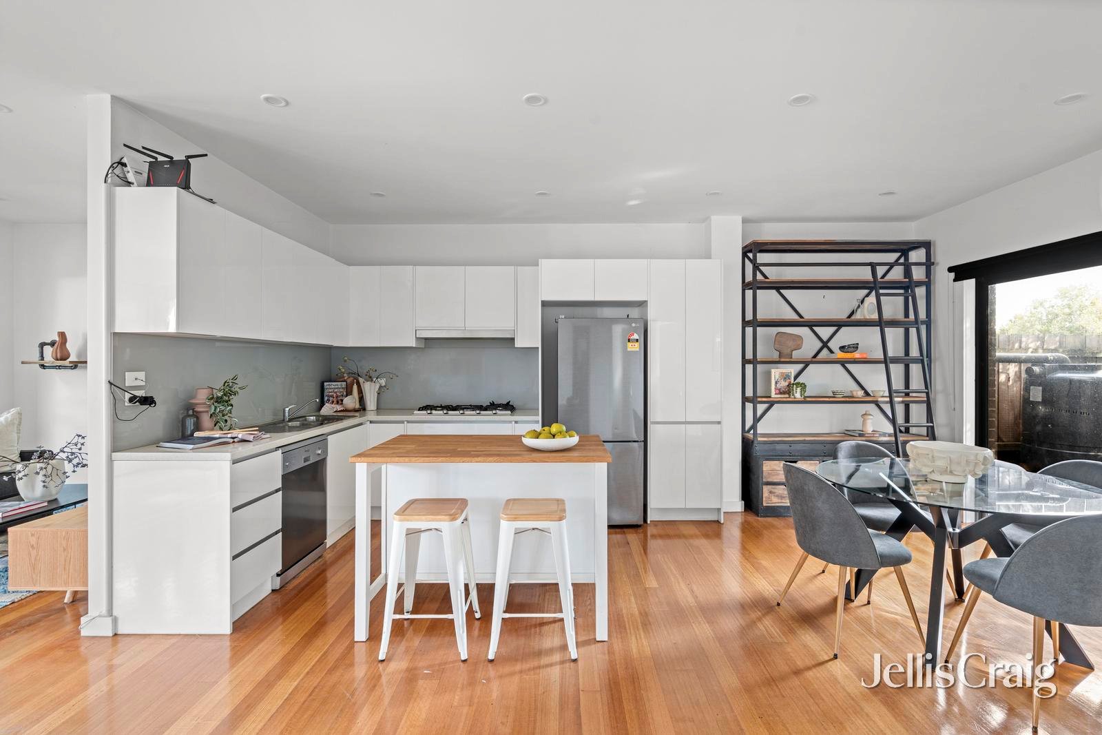 111 Valley Crescent, Glenroy image 2