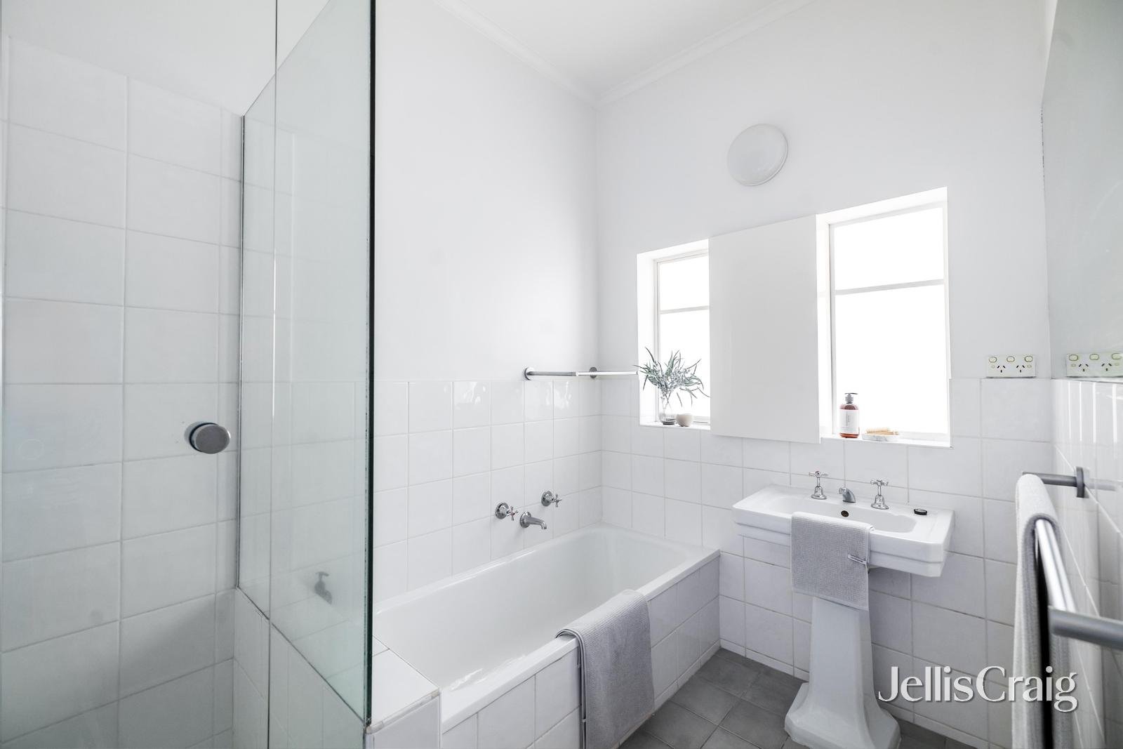 11/10 Hopetoun Road, Toorak image 6