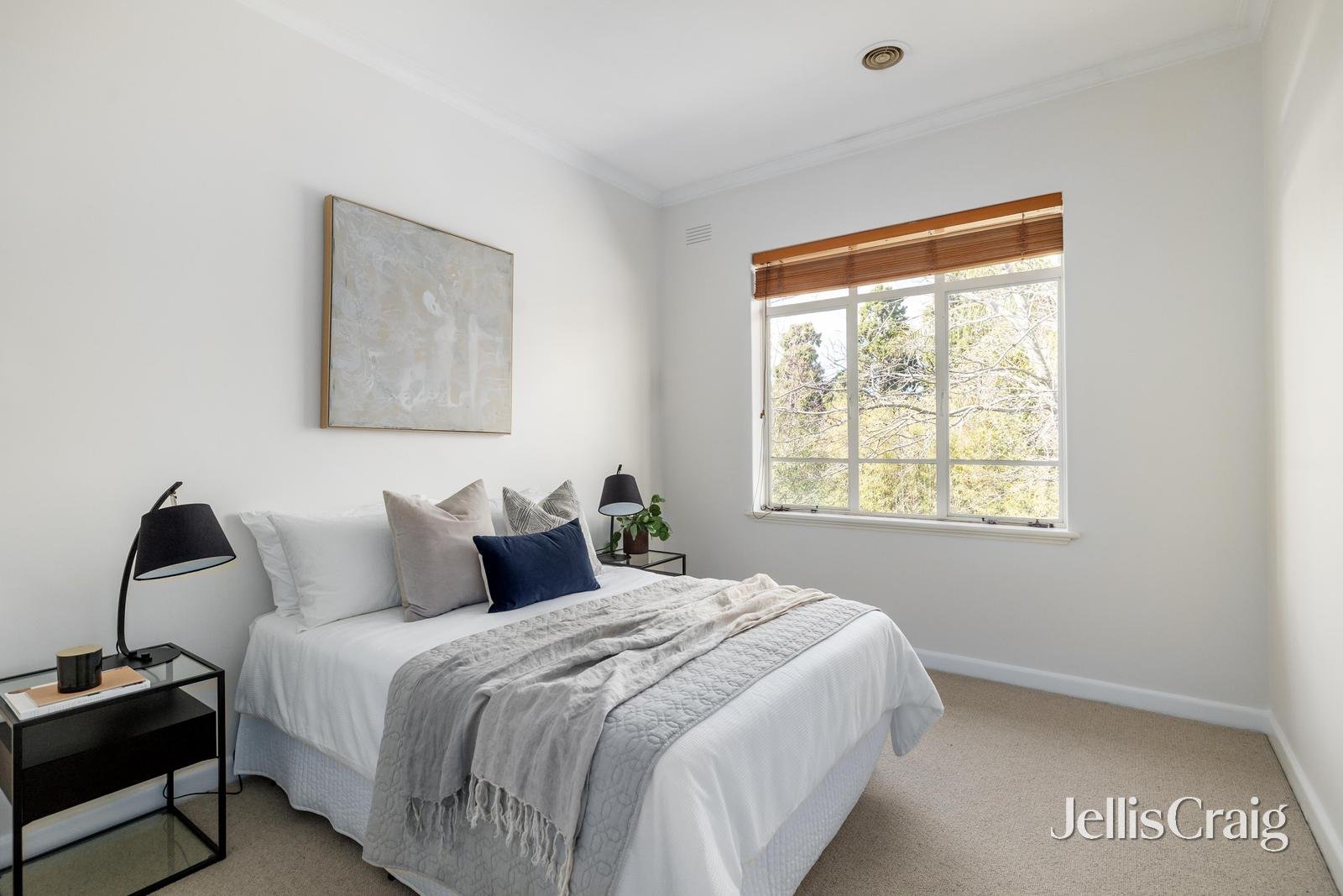 11/10 Hopetoun Road, Toorak image 7