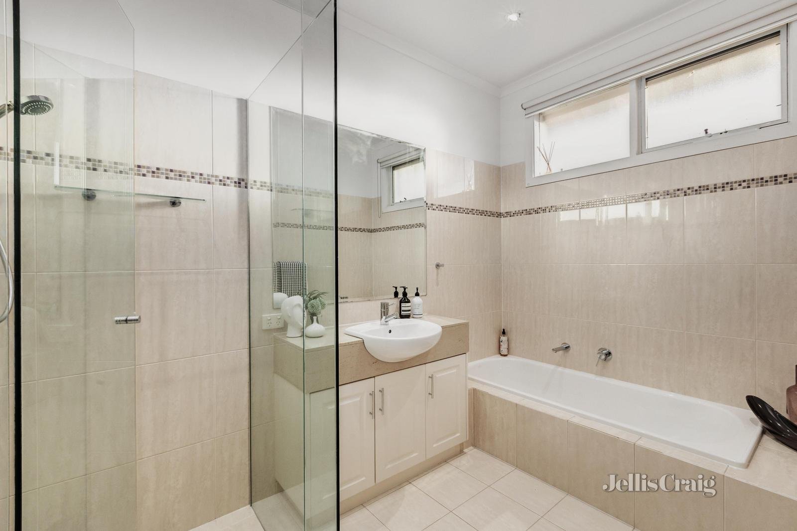 1/110 Prospect Hill Road, Canterbury image 7