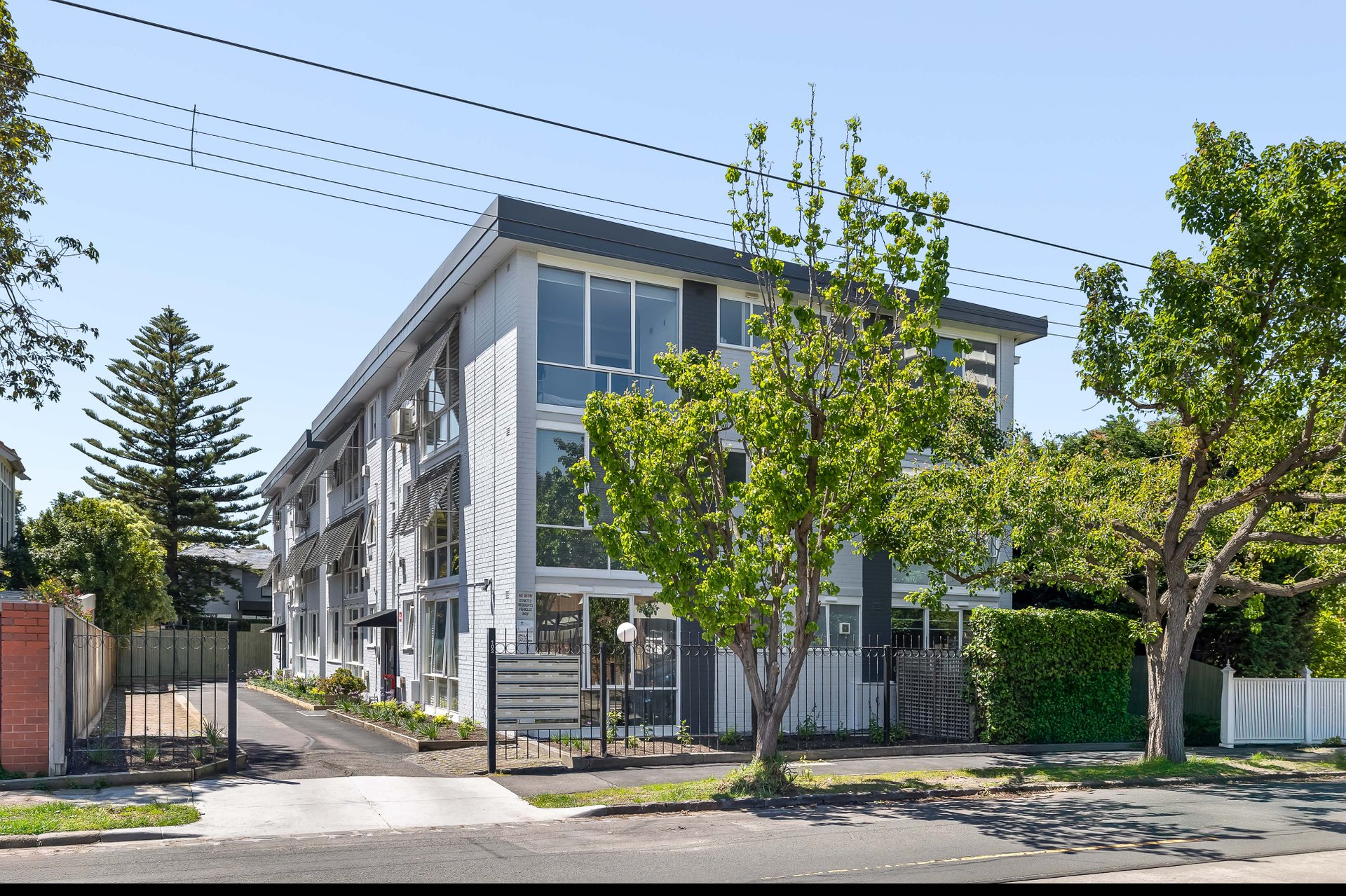 11/102 Park Street, St Kilda West image 2