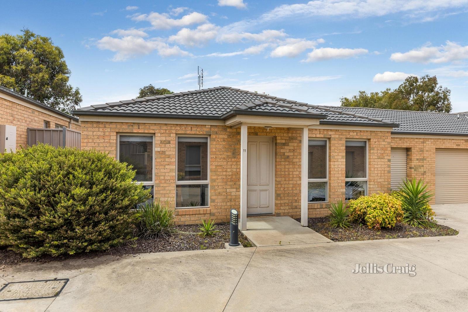 11/107 St Killian Street, White Hills image 1