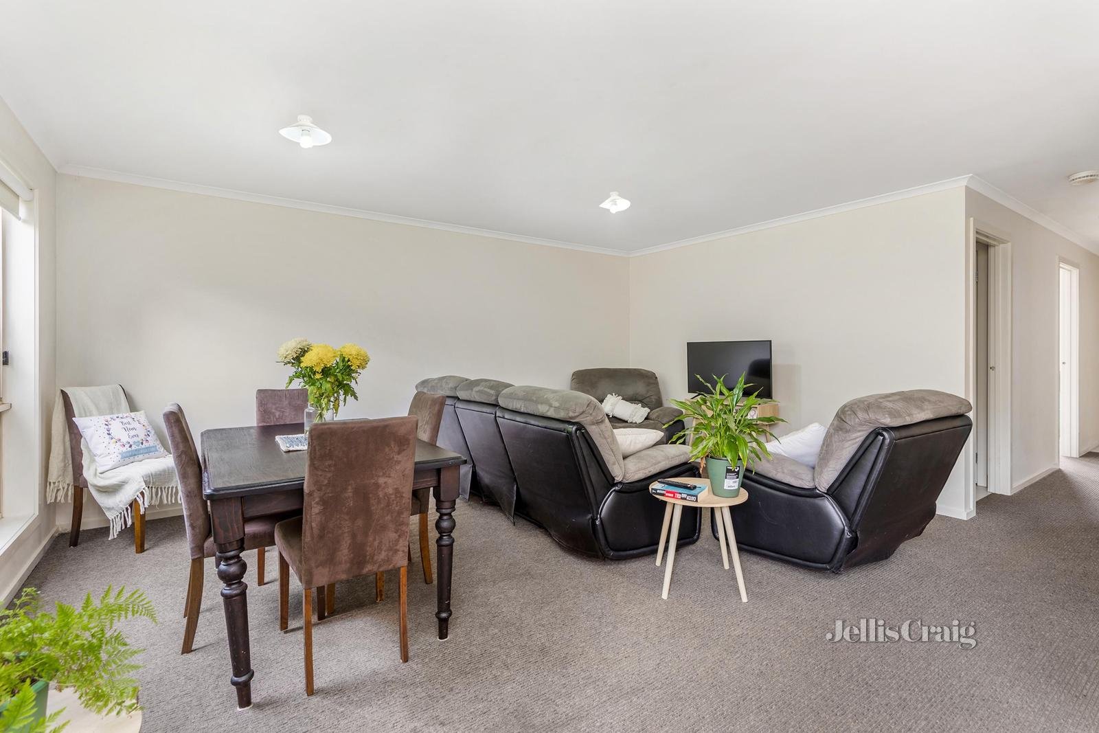 11/107 St Killian Street, White Hills image 2