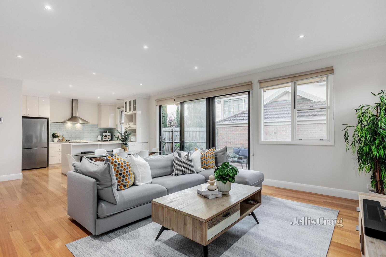 1/111 Eley Road, Box Hill South image 2
