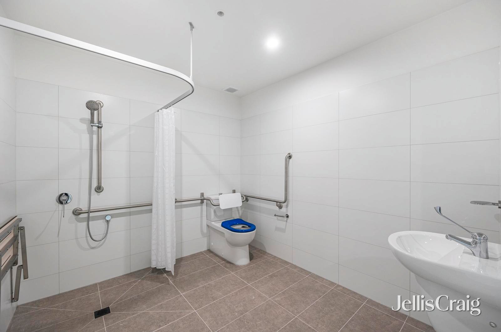 11/11 Kennedys Drive, Delacombe image 5