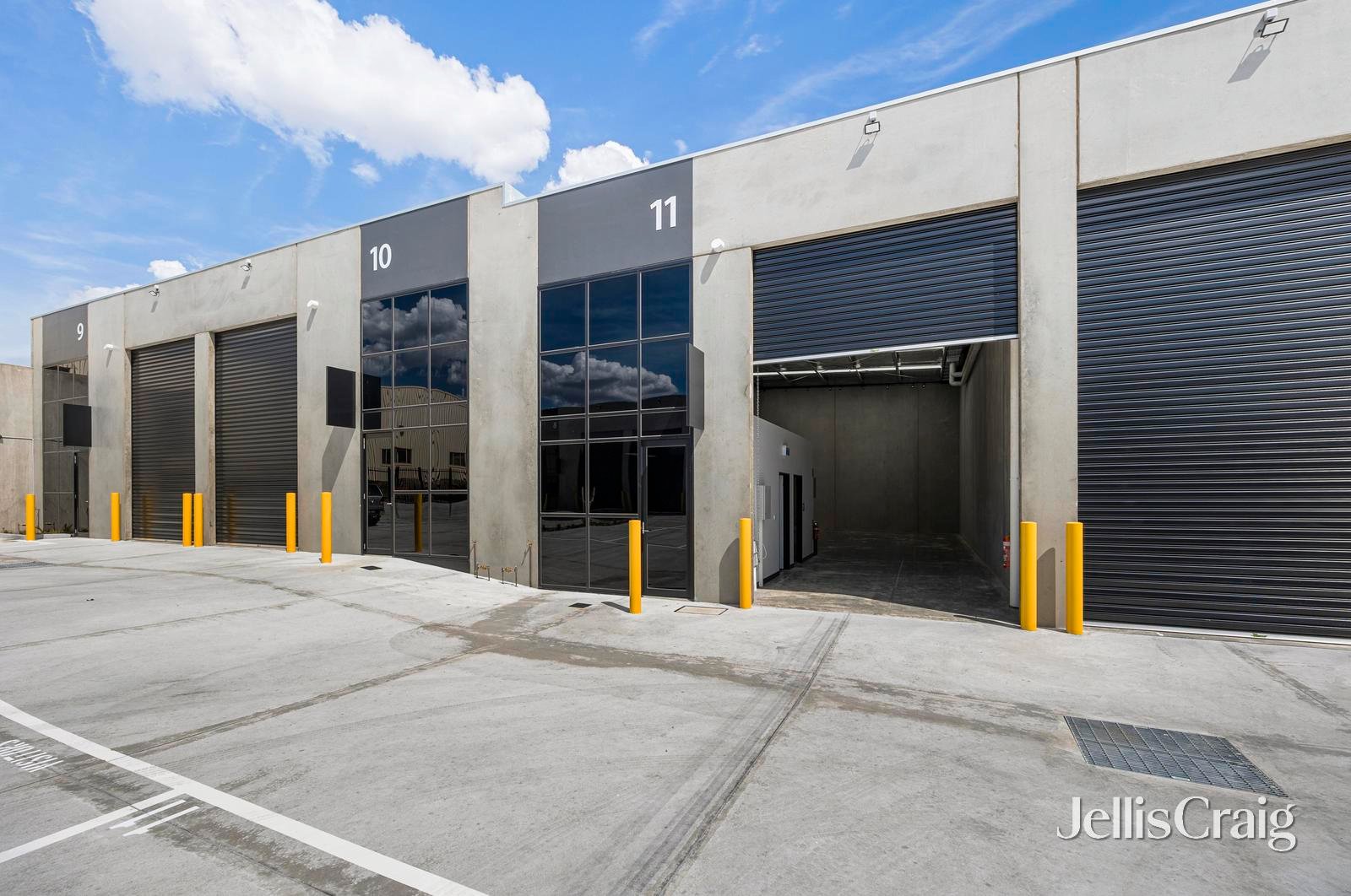 11/11 Kennedys Drive, Delacombe image 1